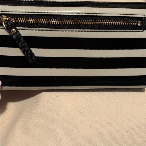 Kate Spade Floral Wallet .....120.00 - Picture 3 of 4